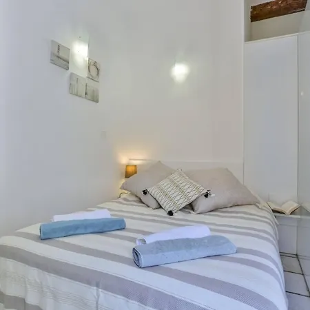 Mari 117 - Center Apartment